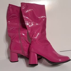 Elie Pink, go-go boots!